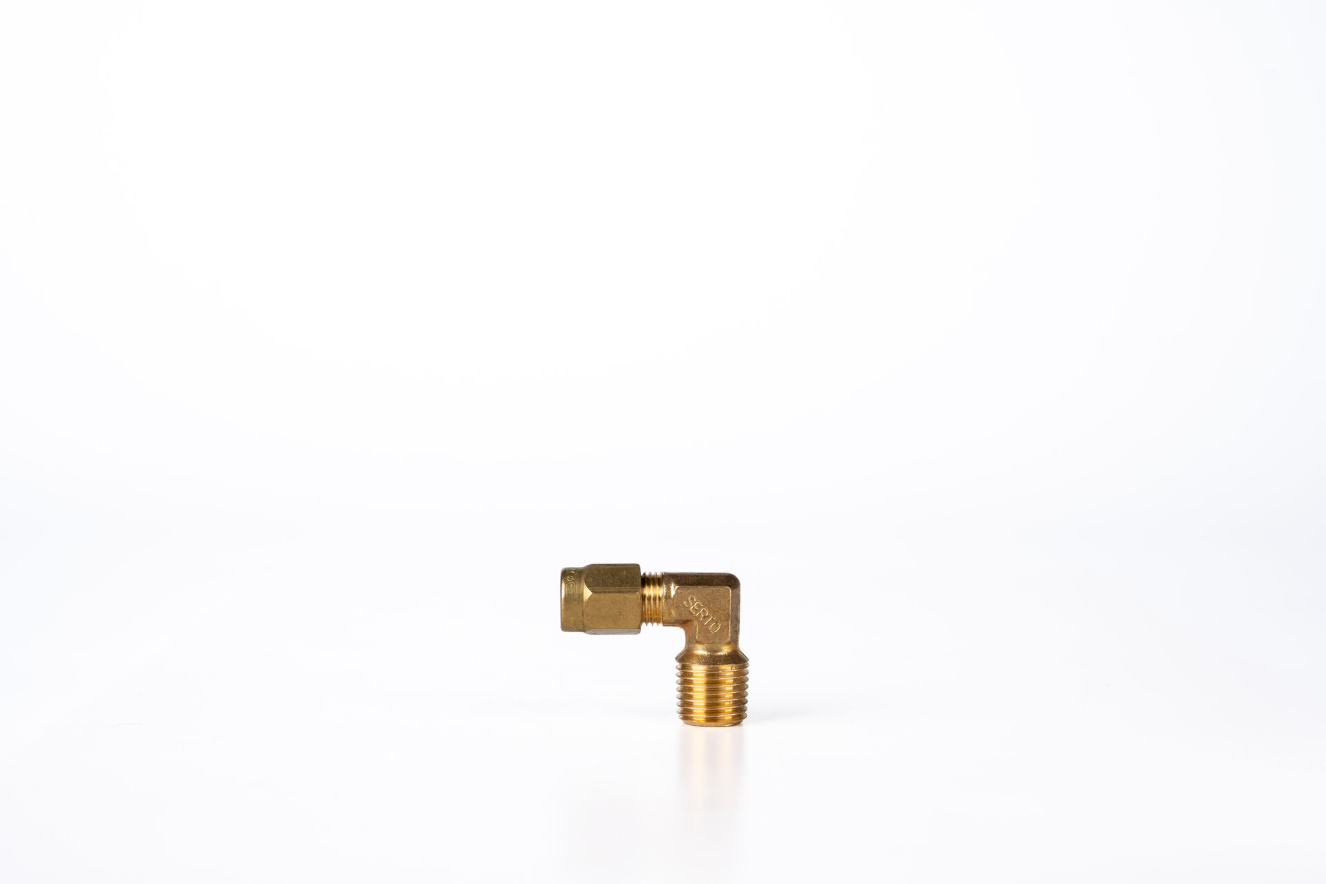 PİRİNÇ METAL DİRSEK BAĞLANTI T6-G1/4M